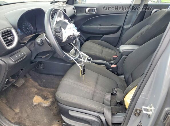 KMHRC8A30NU166911 2022 HYUNDAI VENUE Gray Front interior view