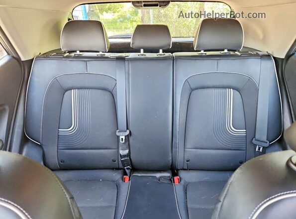 KMHRC8A30NU206744 2022 HYUNDAI VENUE Black Vista de los asientos traseros