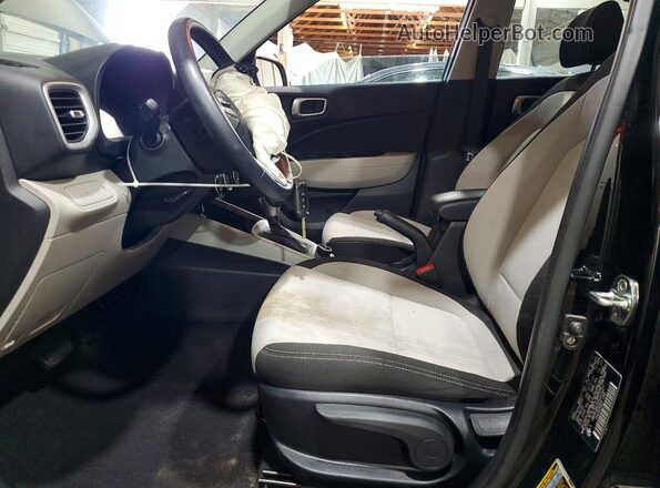 KMHRC8A30PU213227 2023 HYUNDAI VENUE Black Вид салону спереду