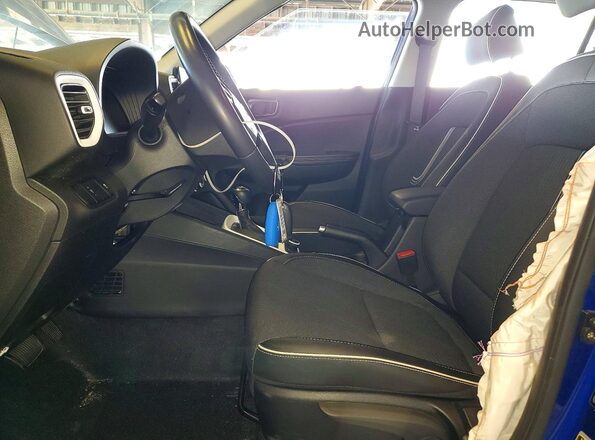 KMHRC8A30PU221103 2023 HYUNDAI VENUE Синий Вид салона спереди