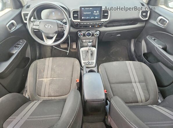 KMHRC8A30PU272973 2023 HYUNDAI VENUE Silver Առջևի վահանակի տեսք