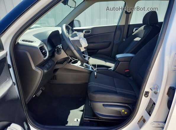 KMHRC8A30TU429847 2026 HYUNDAI VENUE Белый Вид салона спереди