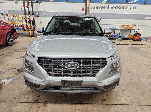 KMHRC8A31LU029960 2020 HYUNDAI VENUE Silver Widok z przodu
