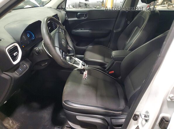 KMHRC8A31PU226035 2023 HYUNDAI VENUE White Սալոնի դիմացի տեսք