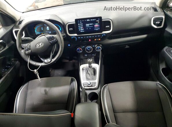 KMHRC8A31PU226035 2023 HYUNDAI VENUE White Առջևի վահանակի տեսք