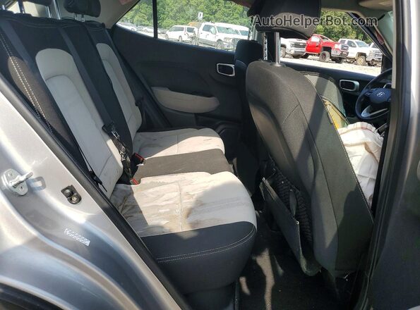 KMHRC8A31PU234619 2023 HYUNDAI VENUE Silver Vista de los asientos traseros