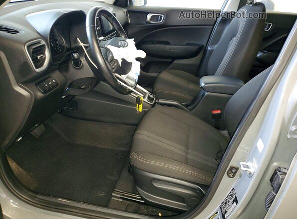 KMHRC8A32LU031071 2020 HYUNDAI VENUE Gray Вид салону спереду