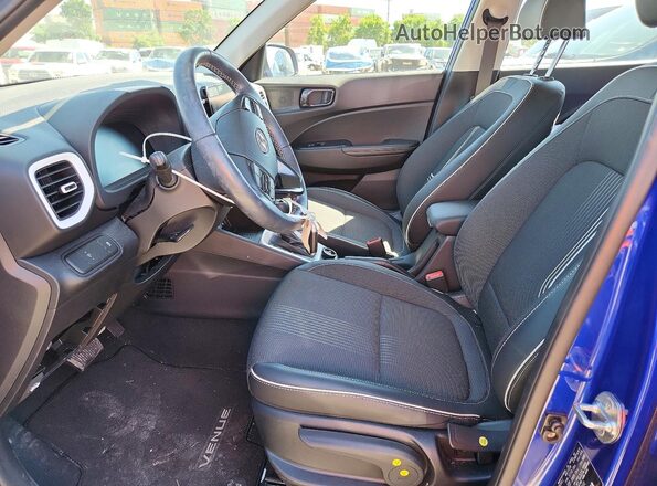 KMHRC8A32RU300632 2024 HYUNDAI VENUE Blue Вид салону спереду