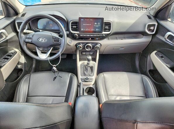 KMHRC8A32SU361498 2025 HYUNDAI VENUE Silver Առջևի վահանակի տեսք