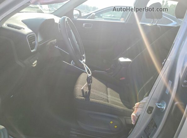 KMHRC8A32SU386353 2025 HYUNDAI VENUE Silver Vista interior delantera