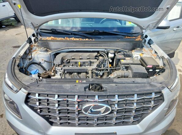 KMHRC8A33MU099896 2021 HYUNDAI VENUE Серебряный Вид подкапотного пространства