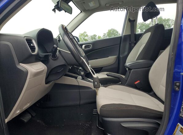KMHRC8A33PU241104 2023 HYUNDAI VENUE Blue Front interior view