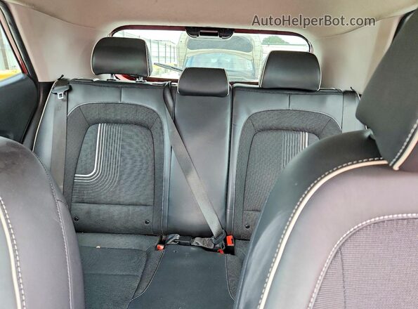 KMHRC8A33RU294856 2024 HYUNDAI VENUE Red Հետևի նստատեղերի տեսք