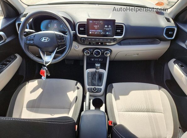 KMHRC8A33TU433391 2026 HYUNDAI VENUE Silver Widok deski rozdzielczej