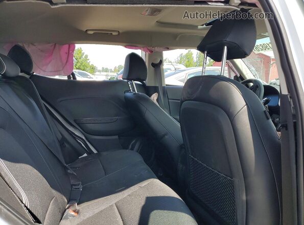 KMHRC8A33TU436842 2026 HYUNDAI VENUE White Widok wnętrza z tyłu