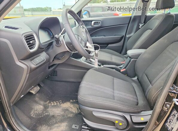 KMHRC8A33TU470103 2026 HYUNDAI VENUE Черный Вид салона спереди
