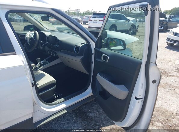KMHRC8A34LU034845 2020 HYUNDAI VENUE White Вид салону спереду