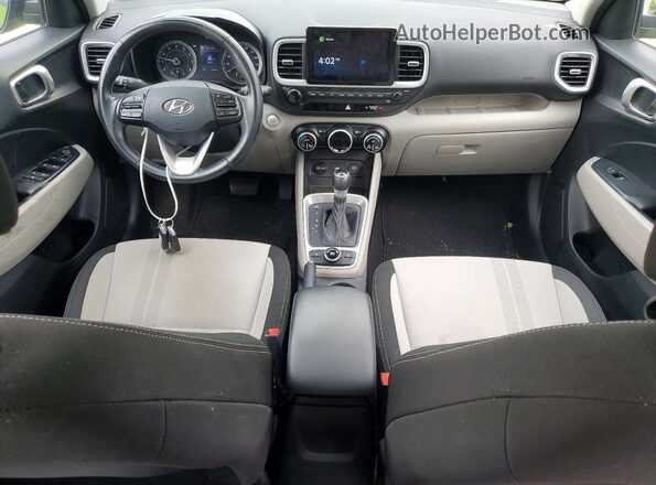 KMHRC8A34MU127639 2021 HYUNDAI VENUE Green Vista del salpicadero