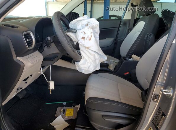 KMHRC8A34NU154213 2022 HYUNDAI VENUE Gray Vista interior delantera