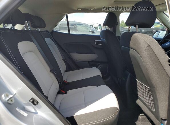 KMHRC8A34NU195053 2022 HYUNDAI VENUE Silver Вид задньої частини салону