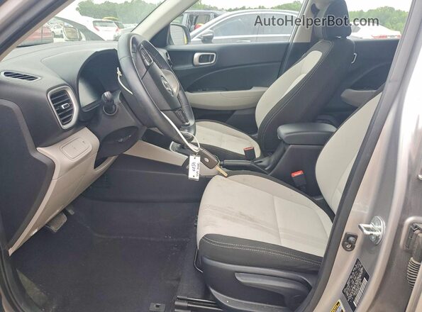 KMHRC8A34PU246456 2023 HYUNDAI VENUE Серебряный Вид салона спереди