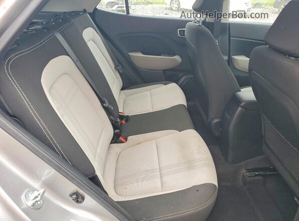 KMHRC8A34PU246456 2023 HYUNDAI VENUE Серебряный Вид задней части салона