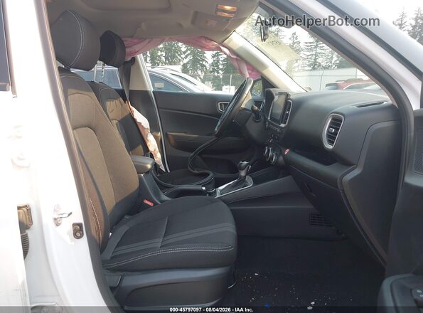 KMHRC8A34SU401404 2025 HYUNDAI VENUE Белый Вид салона спереди