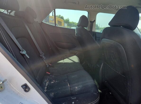 KMHRC8A35LU025782 2020 HYUNDAI VENUE White Widok wnętrza z tyłu