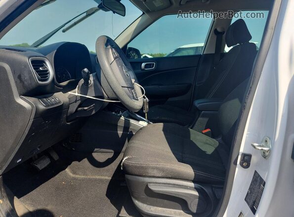 KMHRC8A35LU025782 2020 HYUNDAI VENUE White Widok wnętrza z przodu