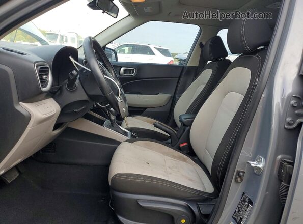 KMHRC8A35NU132835 2022 HYUNDAI VENUE Gray Front interior view
