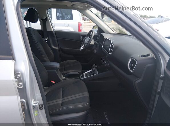 KMHRC8A35PU223574 2023 HYUNDAI VENUE Silver Front interior view