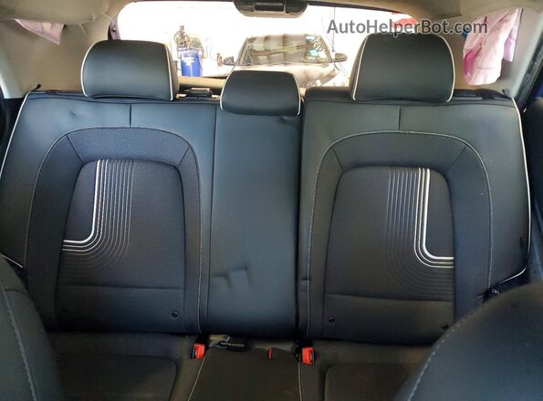 KMHRC8A35PU224465 2023 HYUNDAI VENUE Blue Rear seats view