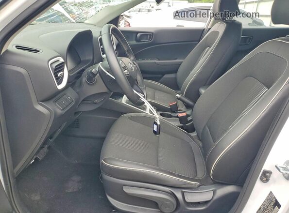 KMHRC8A35PU278199 2023 HYUNDAI VENUE White Front interior view