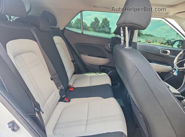 KMHRC8A35TU425860 2026 HYUNDAI VENUE White უკანა სალონის ხედი