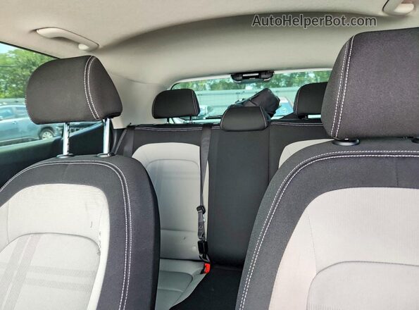 KMHRC8A35TU425860 2026 HYUNDAI VENUE White უკანა სავარძლების ხედი