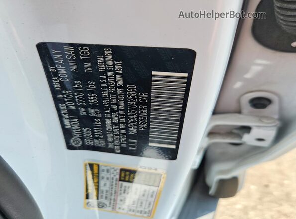 KMHRC8A35TU425860 2026 HYUNDAI VENUE White VIN კოდის სტიკერის ხედი