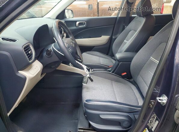 KMHRC8A36MU104704 2021 HYUNDAI VENUE Charcoal Front interior view