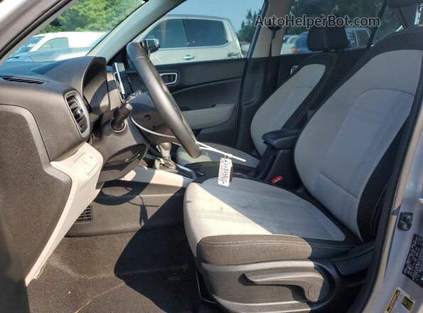 KMHRC8A36RU318017 2024 HYUNDAI VENUE Silver წინა სალონის ხედი