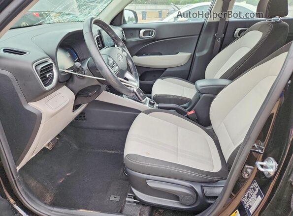 KMHRC8A37RU292883 2024 HYUNDAI VENUE Black Вид салону спереду