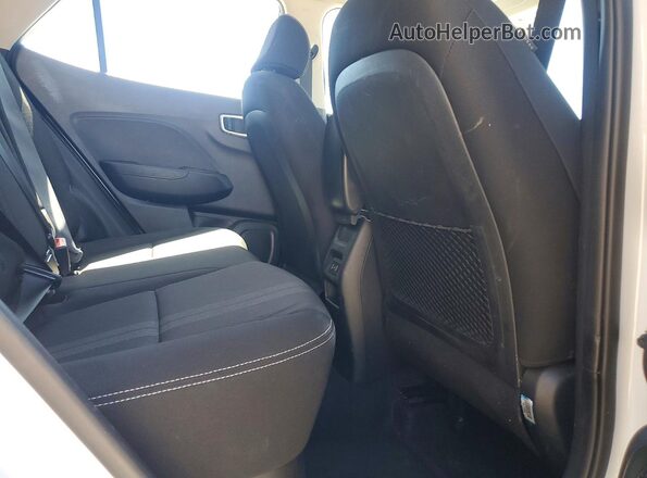 KMHRC8A37SU397123 2025 HYUNDAI VENUE White უკანა სავარძლების ხედი