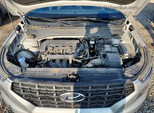 KMHRC8A38NU132845 2022 HYUNDAI VENUE Silver Widok wnętrza z tyłu