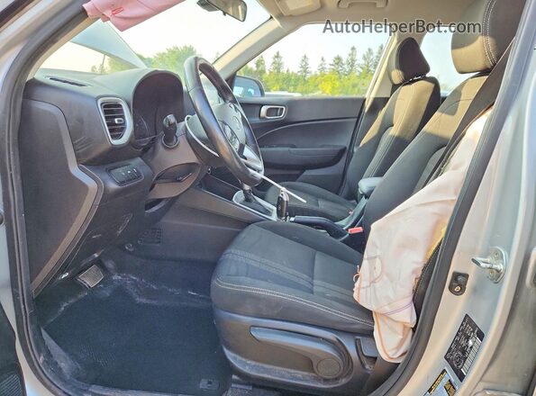 KMHRC8A38NU132845 2022 HYUNDAI VENUE Silver Widok wnętrza z przodu
