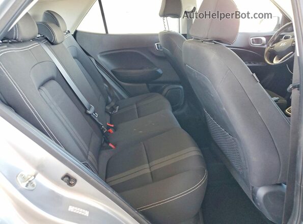 KMHRC8A38NU200593 2022 HYUNDAI VENUE Silver Widok wnętrza z tyłu