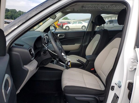 KMHRC8A38TU422676 2026 HYUNDAI VENUE White Widok wnętrza z przodu
