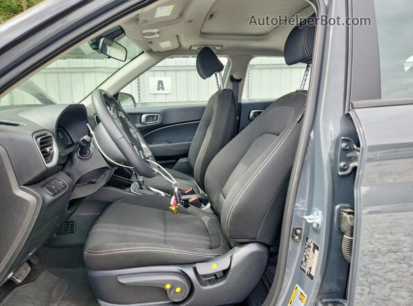 KMHRC8A38TU427697 2026 HYUNDAI VENUE Серый Вид салона спереди