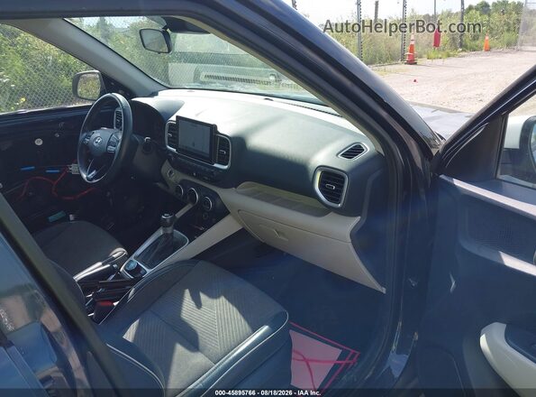 KMHRC8A39MU105040 2021 HYUNDAI VENUE Синий Вид салона спереди