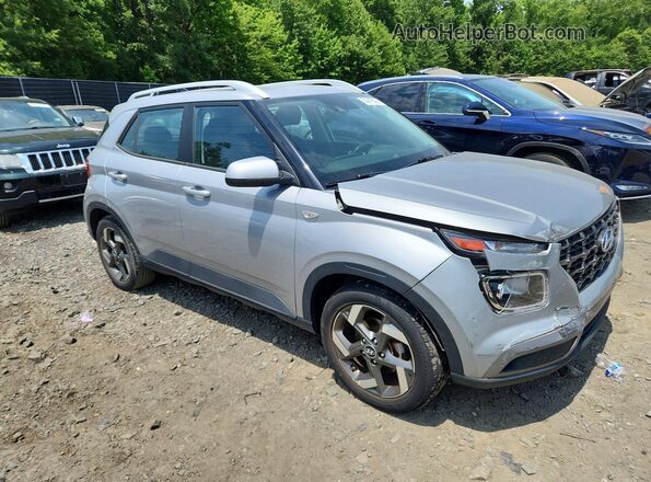 KMHRC8A39MU109718 2021 HYUNDAI VENUE Серебряный Передняя правая четверть