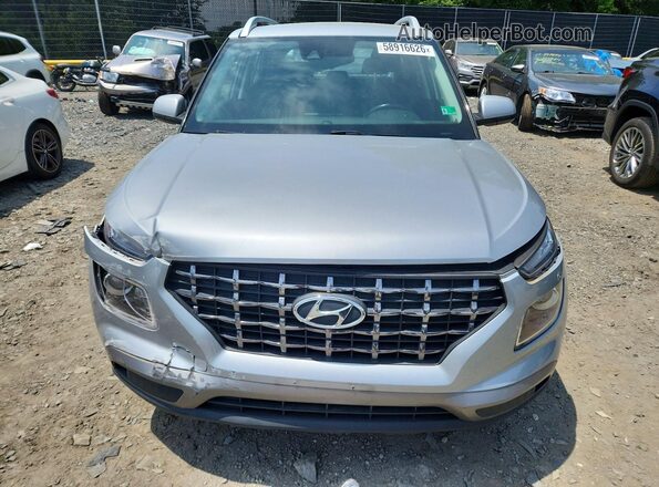 KMHRC8A39MU109718 2021 HYUNDAI VENUE Серебряный Вид спереди