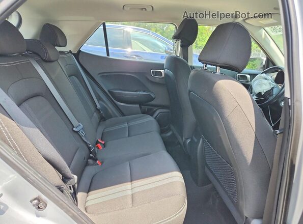 KMHRC8A39MU109718 2021 HYUNDAI VENUE Серебряный Вид задних сидений