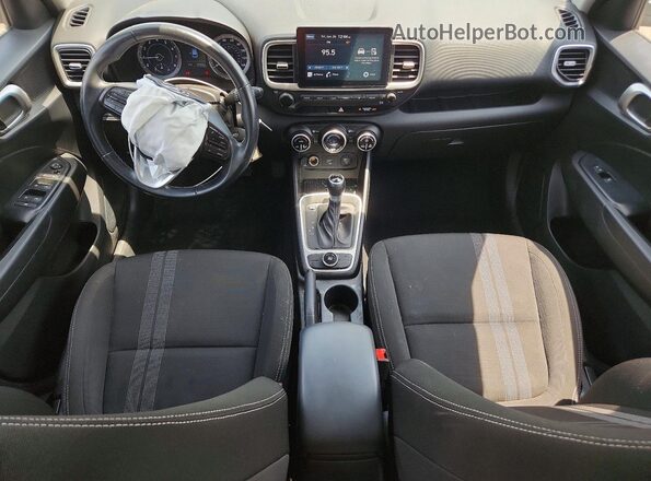KMHRC8A39MU109718 2021 HYUNDAI VENUE Серебряный Вид панели приборов